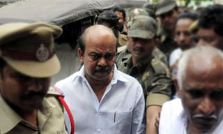 బీజేపీ ఎన్నికల మేనిఫెస్టోలో పెద్ద తప్పు… తీవ్రంగా విమర్శిస్తున్న ప్రతిపక్షాలు