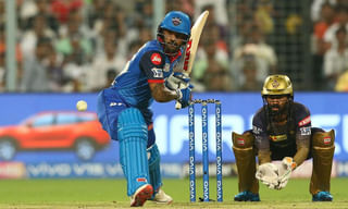 టాస్ గెలిచి బౌలింగ్ ఎంచుకున్న ఢిల్లీ