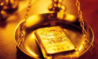 యూపీలో పట్టాలు తప్పిన రైలు..తప్పిన ప్రాణ నష్టం