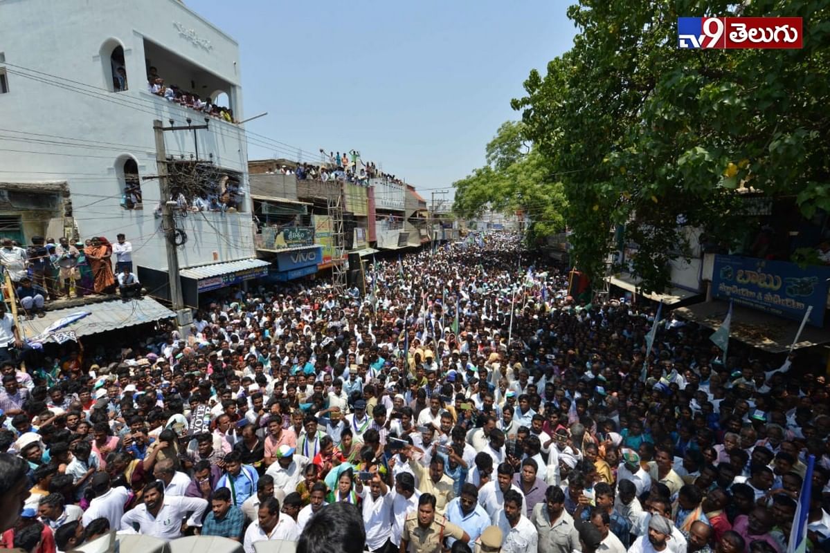 శ్రీకాళహస్తి లో ప్రసంగిస్తున్న ‘వైస్.విజయమ్మ’ ఫొటోస్