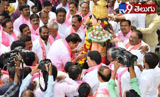 డుకాటి బ్రాండ్’ మోటార్ సైకిల్స్‌ షోరూమ్ ప్రారంభించిన వెంకటేష్  నాగ చైతన్య,   ఫొటోస్