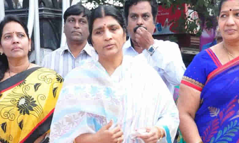 సోషల్ మీడియా దుమారం..డీజీపీ వద్దకు లక్ష్మీపార్వతి