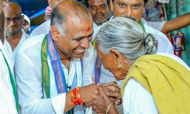 పుట్టిన గడ్డ రుణం తీర్చుకుంటా- పీవీపి