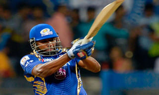 టాస్ గెలిచి ఫీల్డింగ్ ఎంచుకున్న ముంబై