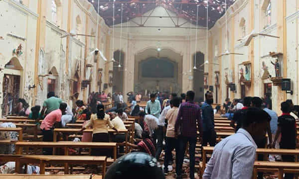 శ్రీలంకలో ఉగ్ర దాడులు.. పేలుళ్లతో దద్దరిల్లిన చర్చిలు, హోటళ్లు
