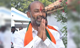 కారు తరపున ప్రచారం చేస్తూ సైకిల్‌కి ఓటేయాలని అభ్యర్థన!