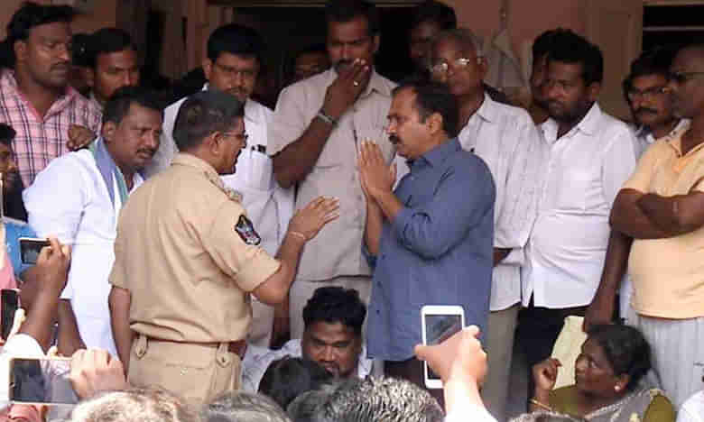 తాడేపల్లి పీఎస్ ఎదుట మంగళగిరి ఎమ్మెల్యే ఆర్కే ధర్నా