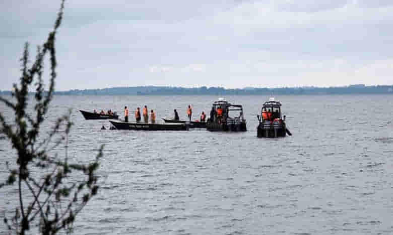 సరస్సులో పడవ మునక...150 మంది గల్లంతు