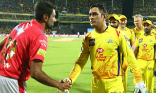 టాస్ గెలిచి బ్యాటింగ్ ఎంచుకున్న ధోని