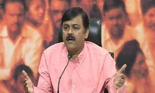 మాజీ మంత్రి చెంగారెడ్డికి కాంగ్రెస్ షోకాజ్ నోటీసులు