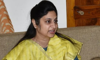 ఈసీ కోడ్‌తో చంద్రబాబు గప్‌చుప్..