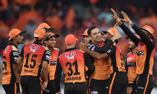 టాస్‌ గెలిచి బౌలింగ్‌ ఎంచుకున్న కోల్‌కతా