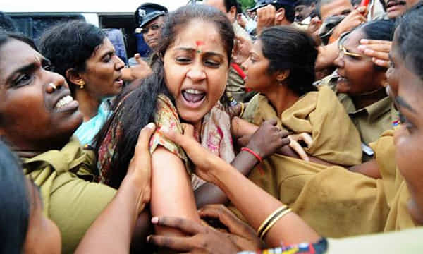 వరంగల్లో రాములమ్మ అరెస్ట్..