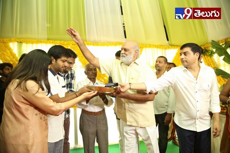 ‘సరిలేరు నీకెవ్వరు’ మూవీ ఓపెనింగ్  ఫొటోస్