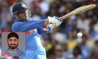 స్టంప్స్‌ని భలే కొట్టావ్..మాలిక్‌పై నెటిజన్ల సెటైర్లు