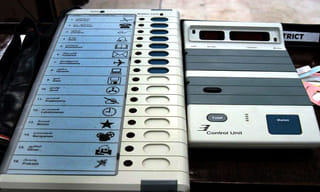 అక్రమాస్తుల కేసు: తండ్రీ కొడుకులకు భారీ ఊరట