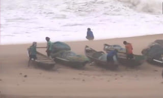 ఏపీ సరిహద్దు దాటిన ‘ఫొని’..శ్రీకాకుళంకు ముప్పు తప్పినట్లే..