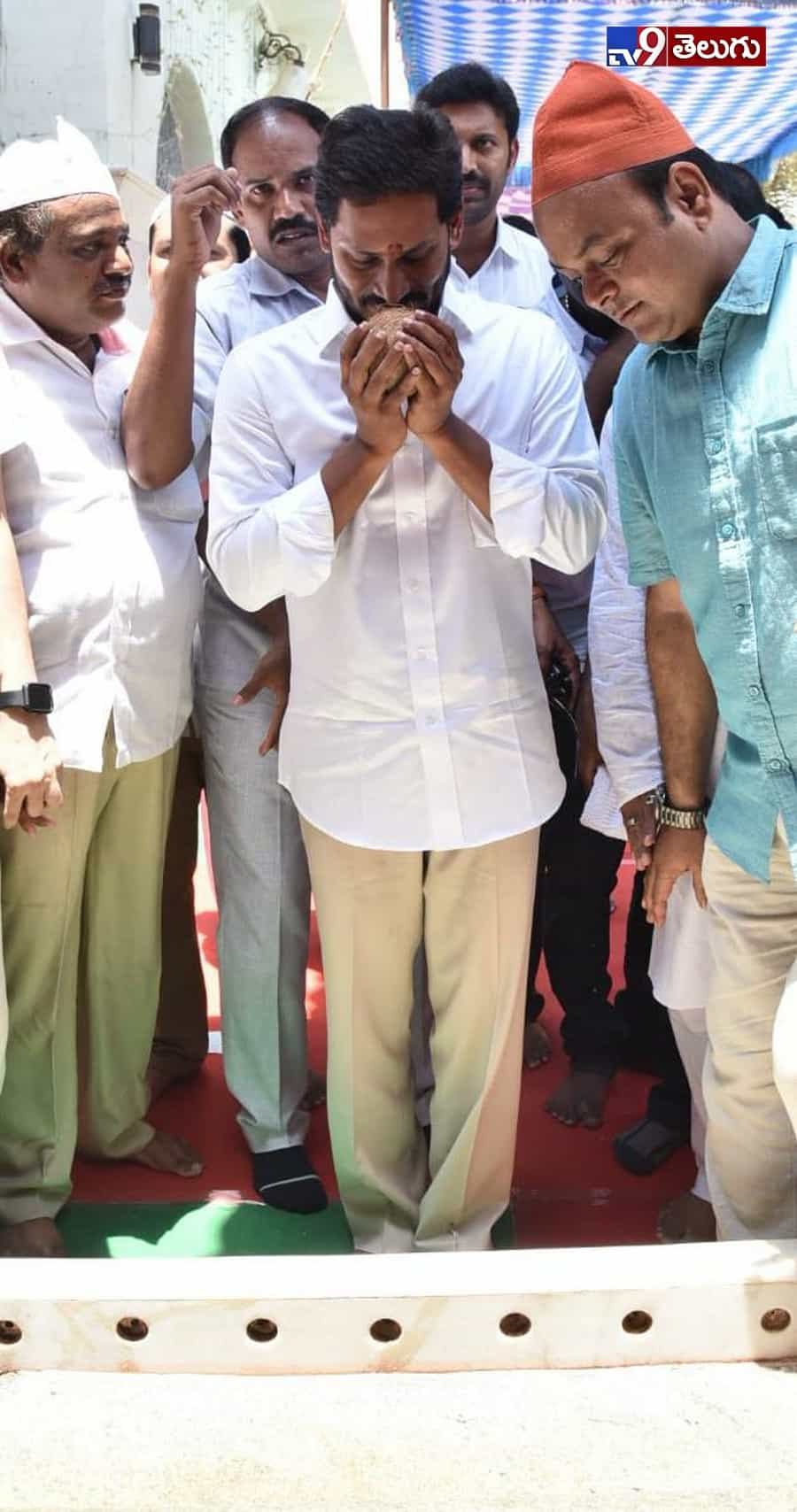 కడప లో దర్గా ను దర్శించిన నూతన సీఎం ‘వైస్.జగన్ ఫొటోస్’