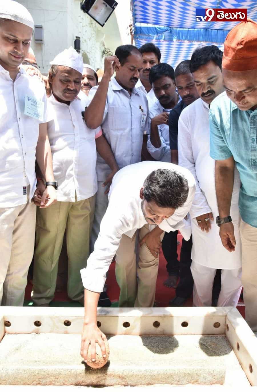 కడప లో దర్గా ను దర్శించిన నూతన సీఎం ‘వైస్.జగన్ ఫొటోస్’