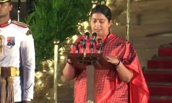కేంద్రమంత్రిగా ప్రమాణం చేసిన స్మృతి ఇరానీ