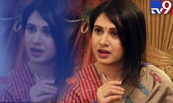 ఆపద్బాంధవుడు హీరోయిన్.. మీనాక్షి శేషాద్రితో స్పెషల్ ఇంటర్వూ..