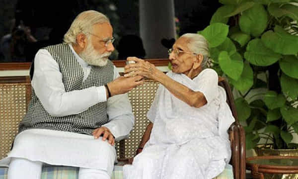 తల్లి ఆశీస్సులు తీసుకోనున్న మోదీ