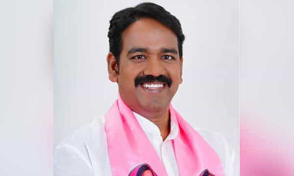 ఎమ్మెల్సీ స్థానానికి నవీన్రావు నామినేషన్