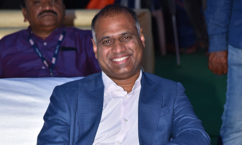 పీవీపీ ‘మహర్షి’ టీంకు భలే సర్ఫ్రైజ్ ఇచ్చాడుగా..