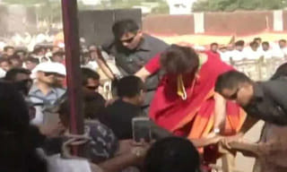 రాజన్న గుర్తొచ్చారు: వైసీపీ నేతల్లో ఙ్ఞాపకాలు