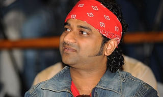 ప్రభాస్‌ను వెనక్కి నెట్టేసిన రౌడీ.!