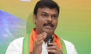 అక్రమాస్తుల కేసు: తండ్రీ కొడుకులకు భారీ ఊరట