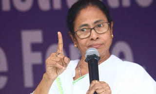 బెంగాల్‌ను వేధిస్తున్నారు-మమత