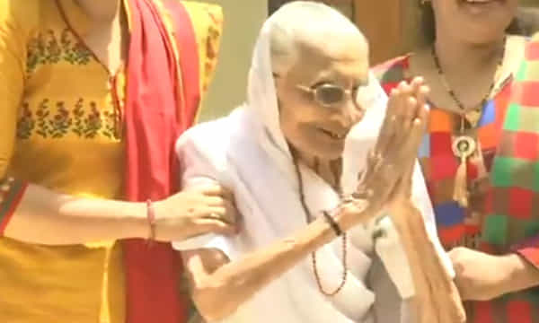 అమ్మ ఆశీస్సులే.. ఆయనకు కొండంత బలం