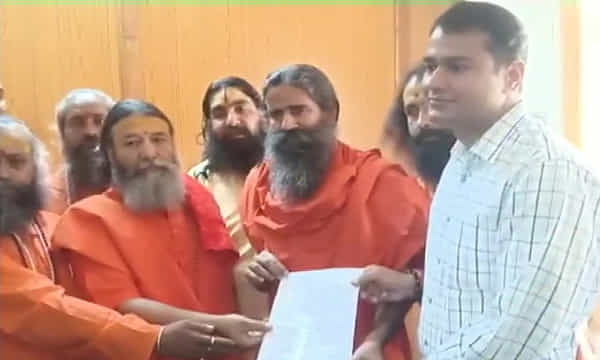 ఏచూరిపై పోలీసులకు ఫిర్యాదు చేసిన యోగా గురువు రాందేవ్