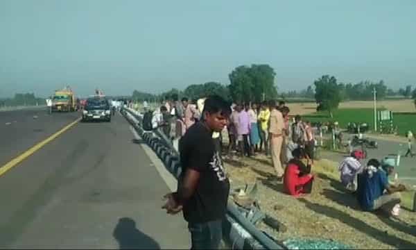 యూపీలో ఘోర రోడ్డు ప్రమాదం.. ఐదుగురు మృతి