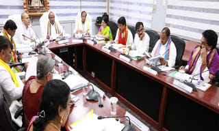 ఏర్పాట్లపై లక్ష్మీపార్వతి అసహనం.. ఎన్టీఆర్ ఘాట్‌ వద్ద హైడ్రామా