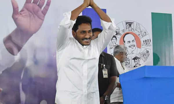 బ్రేకింగ్ న్యూస్ : జగన్ కోసం టీడీపీ నేతల వెయిటింగ్..!