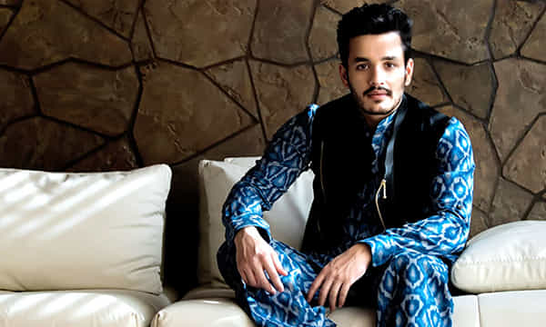 అఖిల్ సరసన బన్నీ హీరోయిన్..?