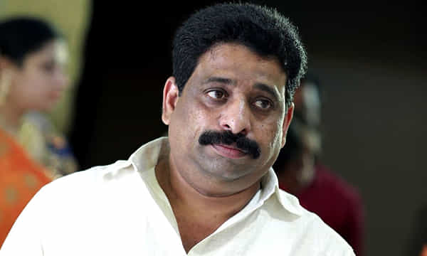 ముందు లోటస్పాండ్ కూల్చేయండి: బుద్ధా వెంకన్న