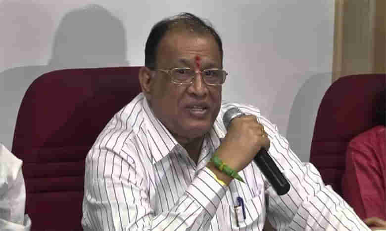 మాజీ డీజీపీకి కోర్టు వారెంట్!