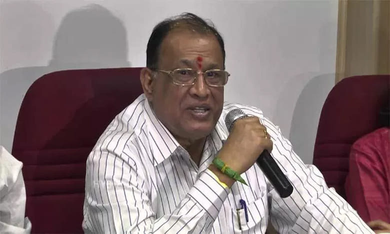 మాజీ డీజీపీకి కోర్టు వారెంట్!