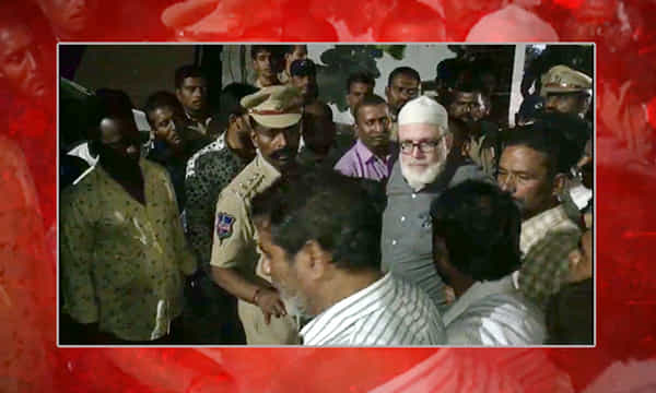 పోలీస్ స్టేషన్పై రౌడీ మూకల దాడి..