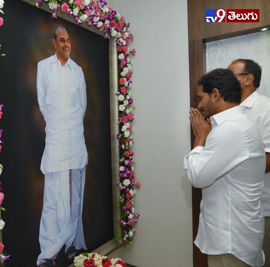 ప్రమాణస్వీకారం తరువాత  మొదటిసారి సచివాలయం లో అడుగు పెట్టిన ‘సీఎం జగన్ మోహన్ రెడ్డి’ ఫొటోస్