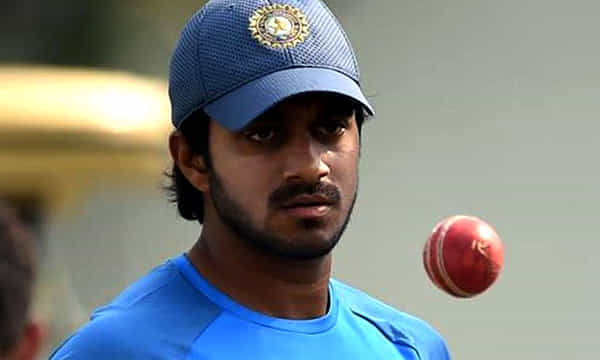 కోహ్లీసేనకు మరో షాక్.. విజయ్ శంకర్కు గాయం!