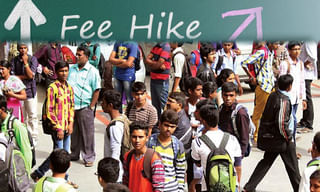 హీరో కృష్ణ,నరేశ్‌లను పరామర్శించిన త్రివిక్రమ్