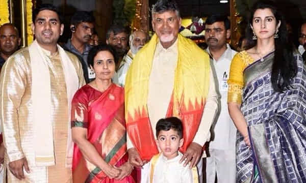 ఫ్యామిలీతో ఫారిన్ టూర్ వెళ్లిన చంద్రబాబు