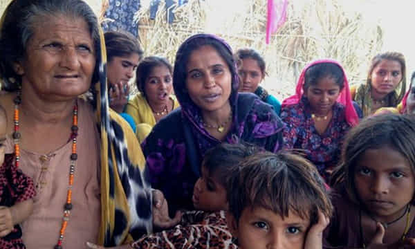పాక్ శరణార్ధులకు బంపరాఫర్