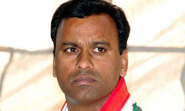 రాజగోపాల్ పై టీపీసీసీ కొరడా..!