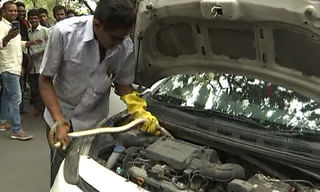 వైసీపీ నేత శ్రీనివాసరెడ్డిపై హత్యాయత్నం.. తృటిలో తప్పిన ప్రమాదం..!