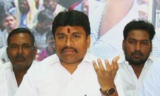 బ్రేకింగ్ : పొలంలో ‘పండిన’ 17 పంచలోహ విగ్రహాలు..!